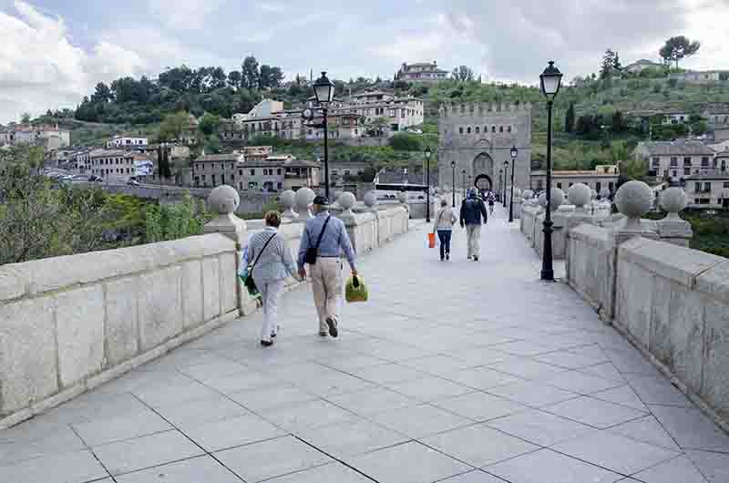 Toledo 059 - puente de San Martin.jpg